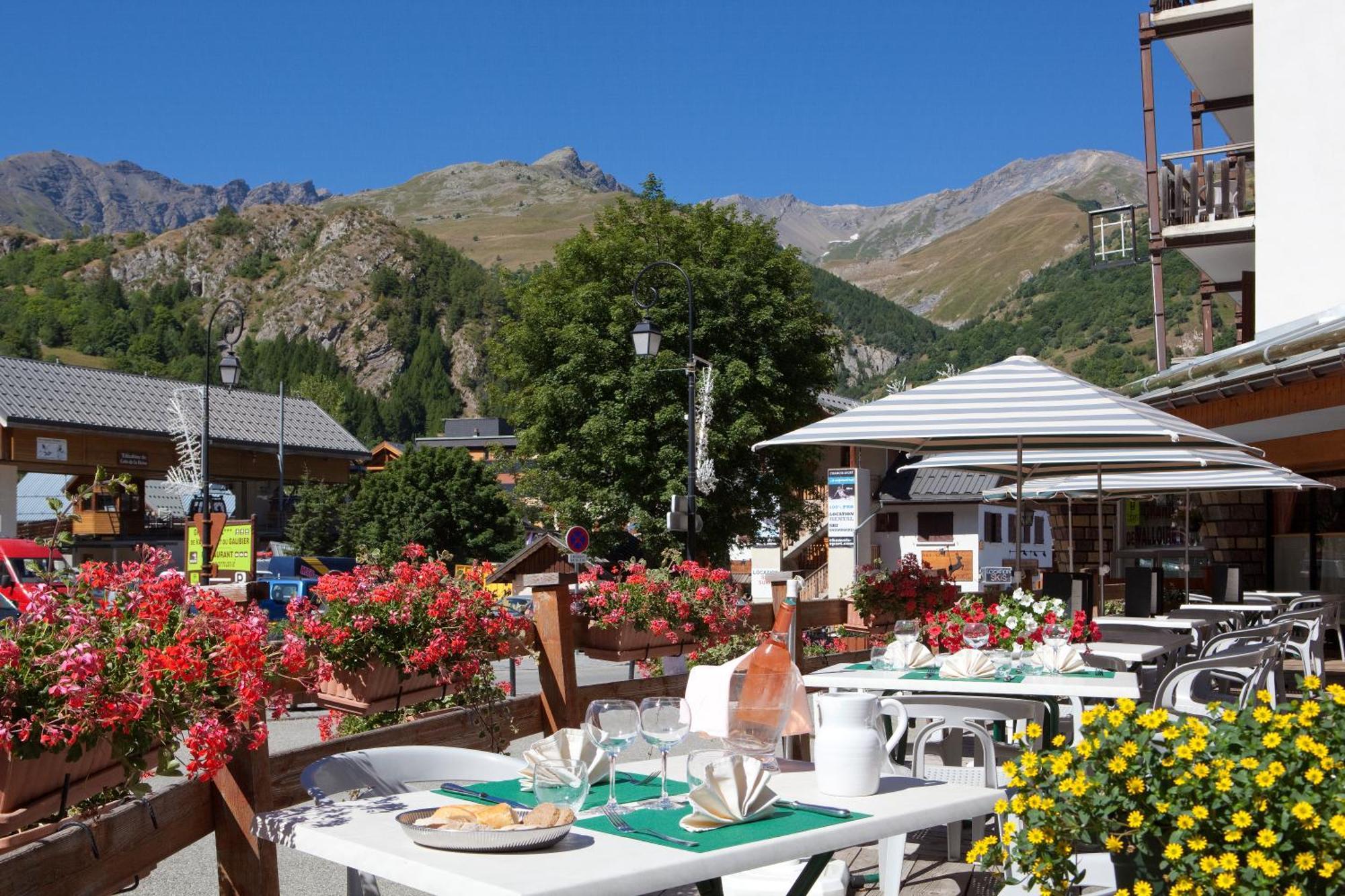 Grand Hotel De Valloire Et Du Galibier Exterior photo